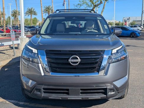 Used 2024 Nissan Pathfinder SV image 9