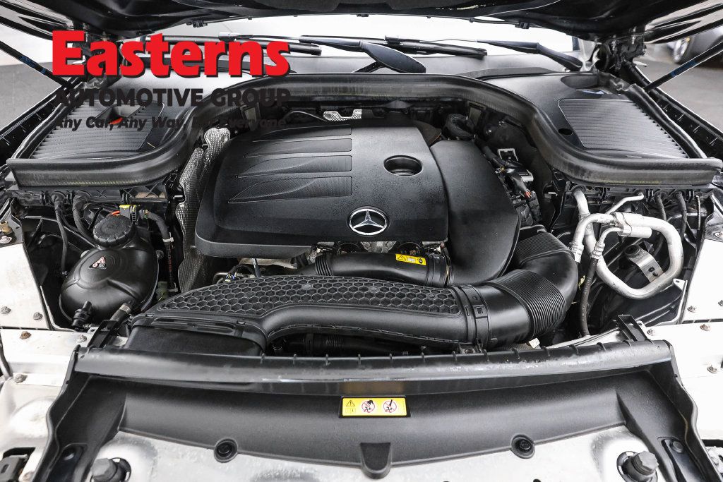 Used 2022 Mercedes-Benz GLC 300 4MATIC w/ Multimedia Package Lite image 9
