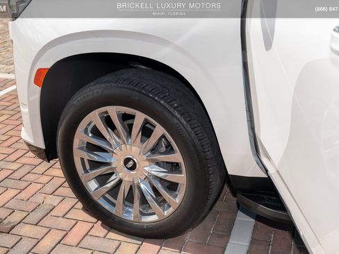 Used 2024 Cadillac Escalade ESV Luxury AWD/4WD image 68