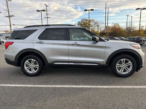 Used 2022 Ford Explorer XLT w/ Equipment Group 202A image 10