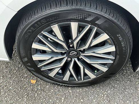 Used 2024 Nissan Altima 2.5 SV w/ SV Premium Package AWD/4WD image 10