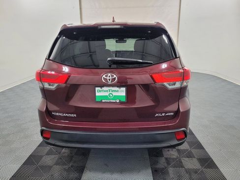 Used 2019 Toyota Highlander XLE AWD/4WD image 7