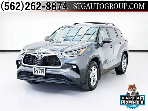 Used 2023 Toyota Highlander LE FWD image 1