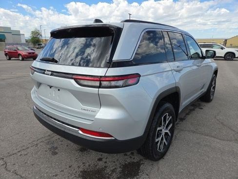 Used 2025 Jeep Grand Cherokee Limited w/ Luxury Tech Group II AWD/4WD image 3