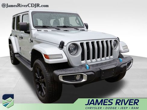 Used 2023 Jeep Wrangler Unlimited Sahara w/ Cold Weather Group AWD/4WD image 10