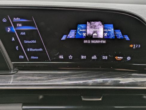 Used 2021 Cadillac Escalade Premium Luxury image 37