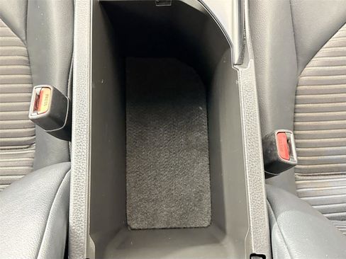 Used 2018 Toyota Camry SE w/ Convenience Package FWD image 31