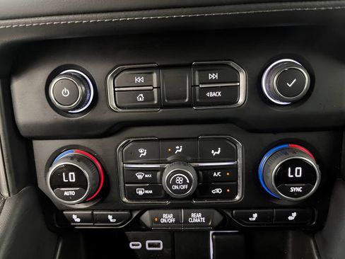 Used 2022 Chevrolet Tahoe LT w/ Luxury Package AWD/4WD image 19