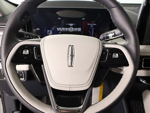 New 2026 Lincoln Aviator AWD w/ Jet Appearance Package image 3
