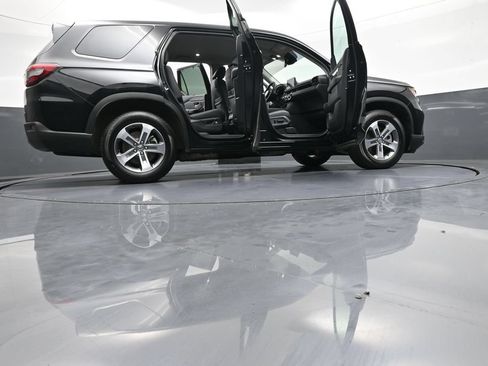 Certified 2025 Honda Pilot EX-L image 49