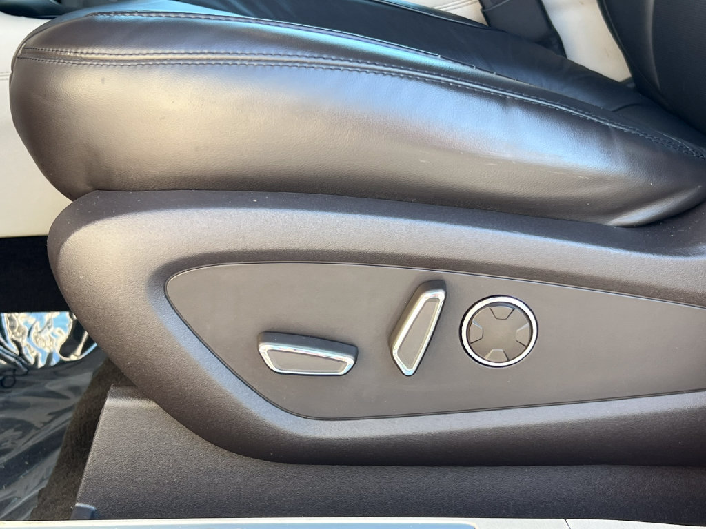 Used 2019 Lincoln MKC Select w/ Select Plus Package AWD/4WD image 11