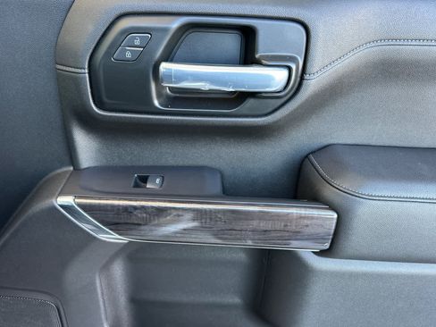 Used 2021 Chevrolet Silverado 1500 LTZ image 18