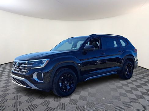 New 2026 Volkswagen Atlas Peak Edition image 2
