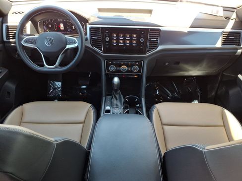 Certified 2023 Volkswagen Atlas Cross Sport SE w/ Panoramic Sunroof Package AWD/4WD image 23