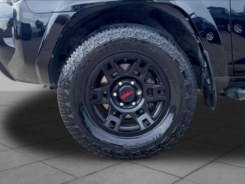 Used 2021 Toyota 4Runner Venture w/ Moonroof Package AWD/4WD image 10