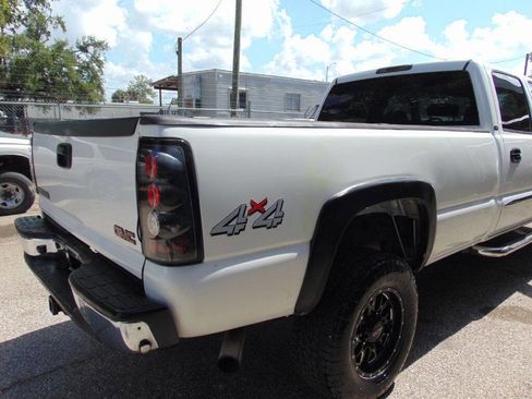 Used 2004 GMC Sierra 2500 SLT w/ Heavy-Duty Power Package AWD/4WD image 11
