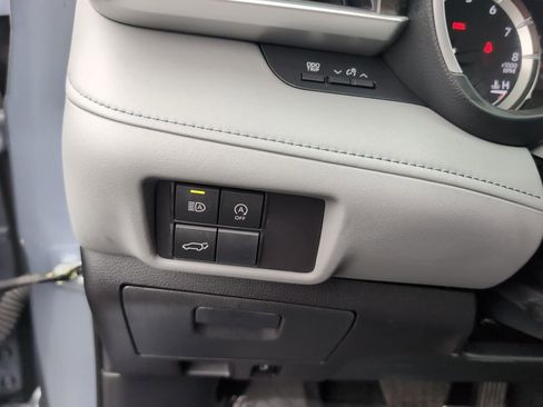 Used 2023 Toyota Highlander XLE image 23