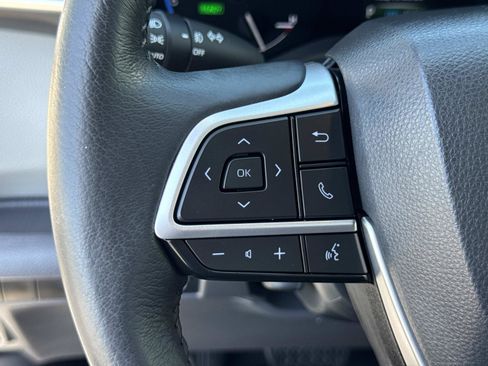 Used 2022 Toyota Sienna XLE FWD image 11