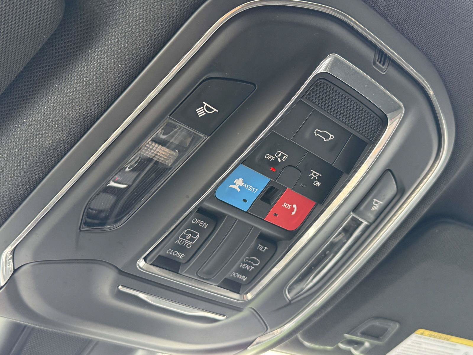 Used 2025 Jeep Grand Cherokee Altitude AWD/4WD image 12