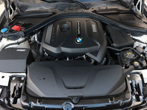 Used 2018 BMW 330i Sedan w/ M Sport Package image 23