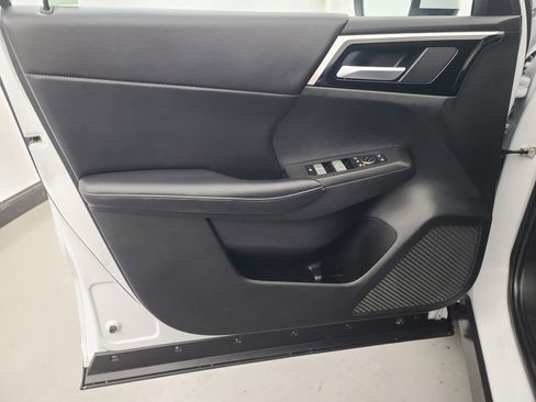 Used 2024 Mitsubishi Outlander SE image 22