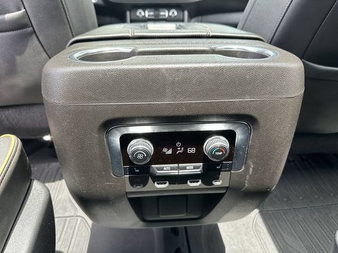 Certified 2021 GMC Yukon XL AT4 w/ AT4 Premium Package AWD/4WD image 22