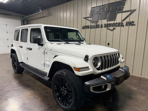 Used 2024 Jeep Wrangler Unlimited Sahara w/ Technology Group AWD/4WD image 7
