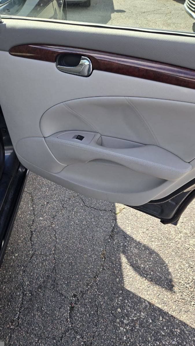 Used 2010 Buick Lucerne CXL FWD image 12