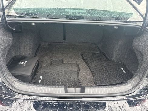 Used 2024 Volkswagen Jetta SE image 28