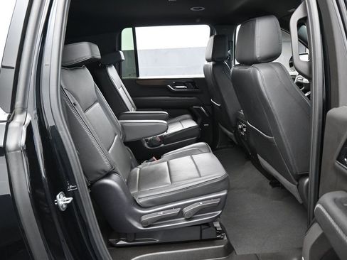 Used 2025 GMC Yukon XL Denali AWD/4WD image 45