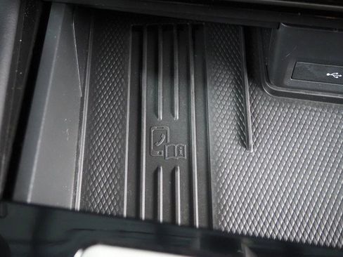 Used 2025 Volkswagen Atlas SE w/ Panoramic Sunroof Package FWD image 27