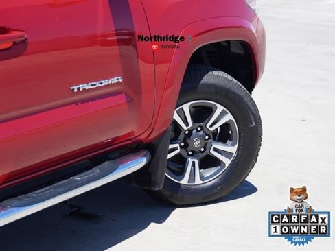 Used 2018 Toyota Tacoma TRD Sport w/ Technology Package RWD image 9
