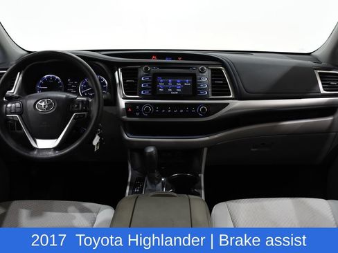 Used 2017 Toyota Highlander LE FWD image 8