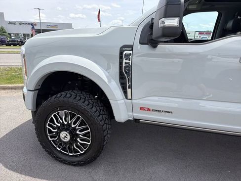 Used 2025 Ford F450 Lariat w/ Lariat Ultimate Package AWD/4WD image 13