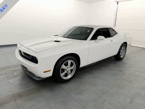 Used 2010 Dodge Challenger SE image 4