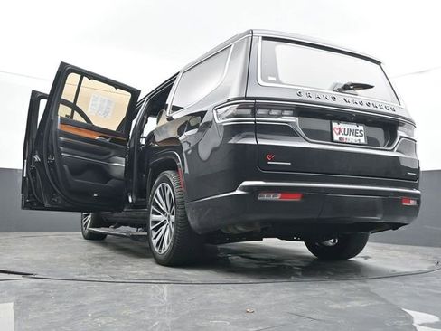Used 2022 Jeep Grand Wagoneer Series III image 75
