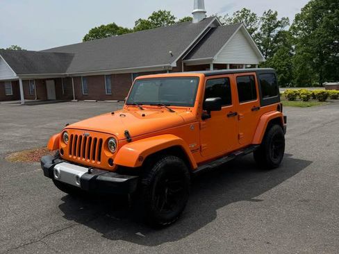 Used 2012 Jeep Wrangler Unlimited Sahara w/ Dual Top Group AWD/4WD image 3