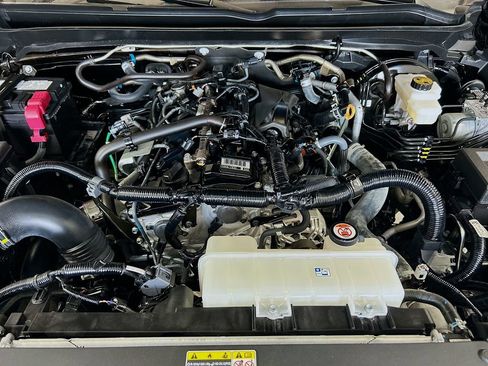 Used 2025 Toyota Tacoma SR5 AWD/4WD image 25