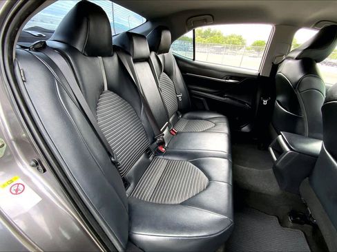 Used 2019 Toyota Camry SE image 19