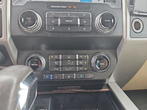 Used 2019 Ford F150 Lariat w/ Equipment Group 502A Luxury AWD/4WD image 22