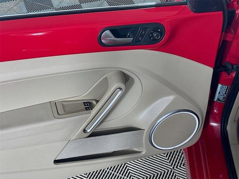 Used 2018 Volkswagen Beetle 2.0T SE image 24