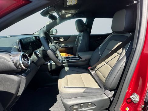 New 2026 Chevrolet Equinox LT w/ Convenience Package II AWD/4WD image 9