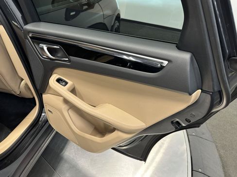 Used 2026 Porsche Macan AWD/4WD image 39