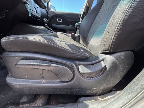 Used 2017 Kia Soul + image 6