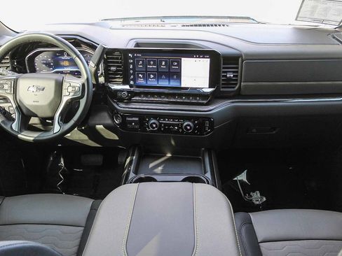 Used 2024 Chevrolet Silverado 2500 ZR2 w/ Technology Package image 12