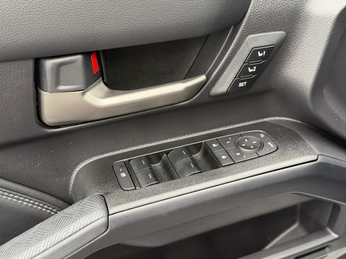 Used 2025 Toyota 4Runner Limited AWD/4WD image 15