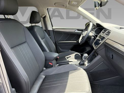 Used 2023 Volkswagen Tiguan SE FWD image 7
