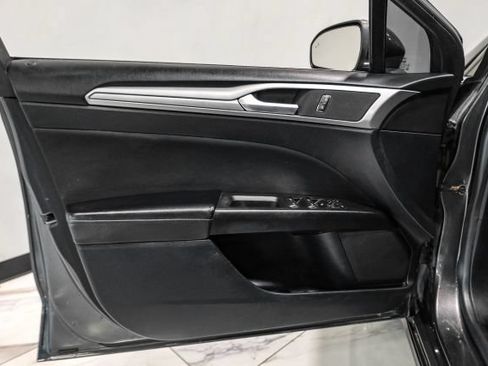 Used 2020 Ford Fusion SE FWD image 37