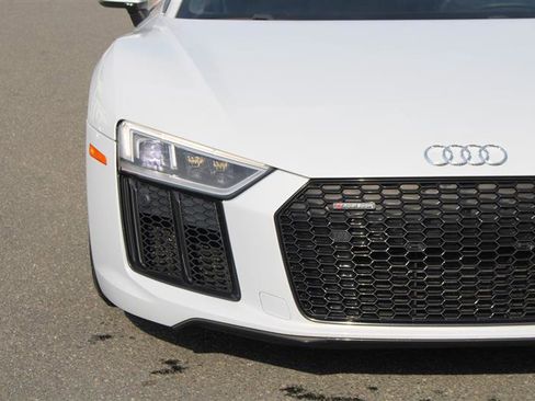 Used 2018 Audi R8 V10 w/ Carbon Exterior Package image 16