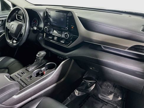 Certified 2021 Toyota Highlander XLE AWD/4WD image 28